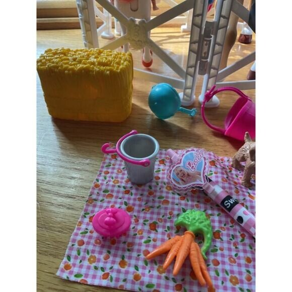 Barbie Hugs N Horses Playset With Dolls Pony Accessories & Stable Set Mattel - Picture 7 of 8